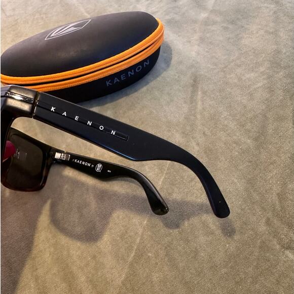 Kaenon Burnet Matte Black Tortoise Polarized Grey Sunglasses Case + Accessories - Picture 5 of 8